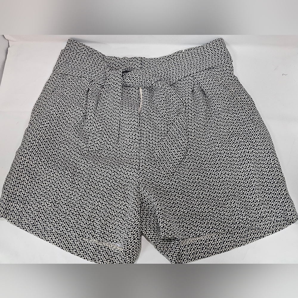 H&M Monochrome Patterned Shorts